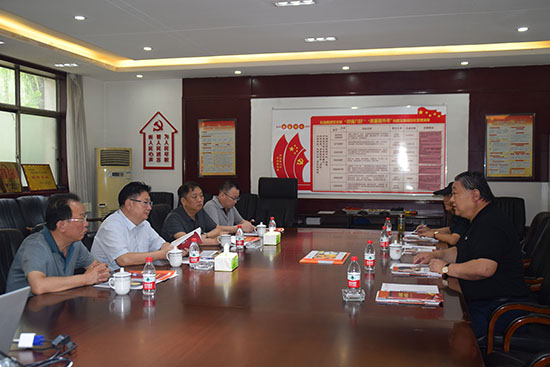 臨汾市市場監(jiān)督管理局局長、非公企業(yè)黨委書記張東紅<br>在科海集團調(diào)研非公黨建工作
